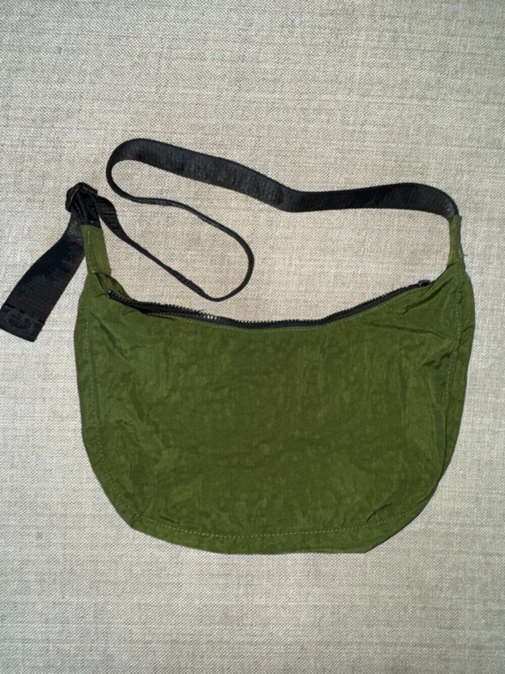 Baggu Medium Crescent in Bay Laurel